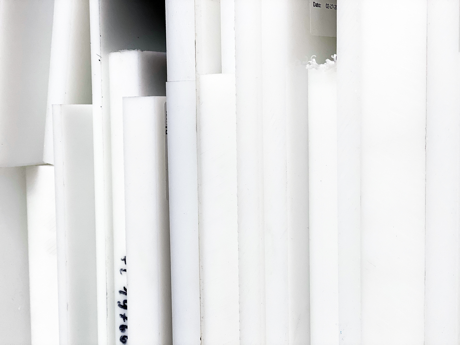 送料無料（一部地域を除く）】 アナハイム 厨房用設備販売プラスチック PTFE 丸棒 白 直径 90mm 280 mm