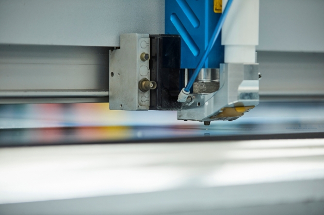 Laserskæring er vel anvendt til især akryl hos Induflex.